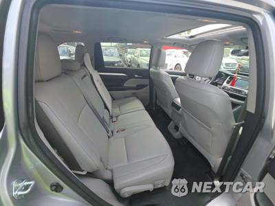 2016 Toyota Highlander XLE - zdjęcie 13 z 18 - miniatura