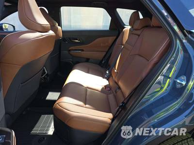 2026 Toyota Crown Signia Limited - zdjęcie 13 z 23 - miniatura
