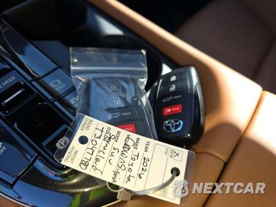 2026 Toyota Crown Signia Limited - zdjęcie 8 z 23 - miniatura