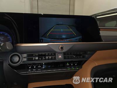 2026 Toyota Crown Signia XLE - zdjęcie 10 z 24 - miniatura
