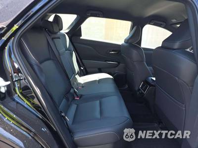 2026 Toyota Crown Signia XLE - zdjęcie 16 z 24 - miniatura