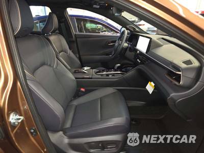 2026 Toyota Crown Signia Limited - zdjęcie 18 z 24 - miniatura