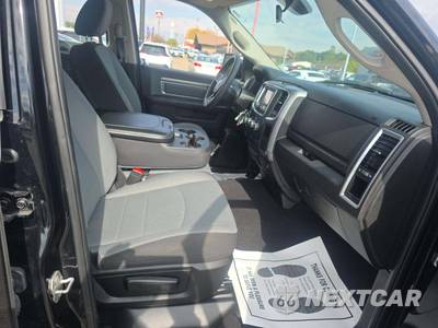 2024 Ram 1500 Classic SLT Extended Cab Medium Bed - zdjęcie 18 z 30 - miniatura