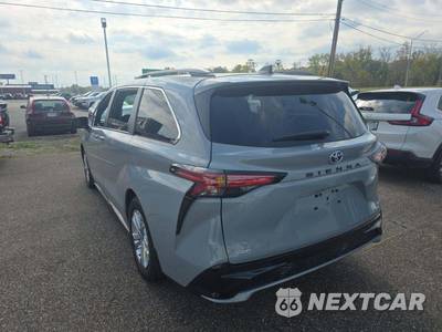 2023 Toyota Sienna XSE 7-Passenger 120.5" WB - zdjęcie 2 z 24 - miniatura
