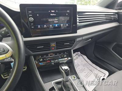 2025 Volkswagen Jetta Sport - zdjęcie 10 z 30 - miniatura