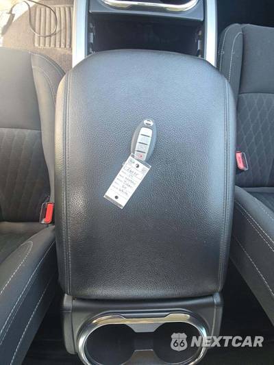 2017 Nissan TITAN SV Crew Cab Short Bed - zdjęcie 8 z 26 - miniatura