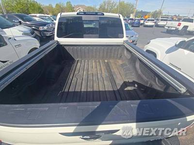 2017 Nissan TITAN SV Crew Cab Short Bed - zdjęcie 14 z 26 - miniatura