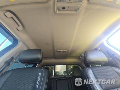 2017 Nissan TITAN PRO-4X Crew Cab Short Bed - zdjęcie 11 z 28 - miniatura