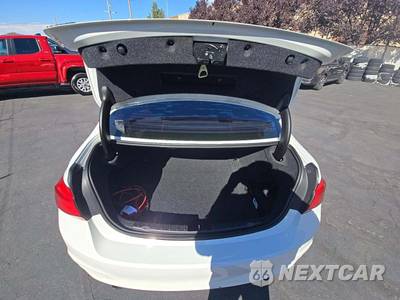 2016 BMW 3 Series Sedan 320i xDrive - zdjęcie 14 z 25 - miniatura