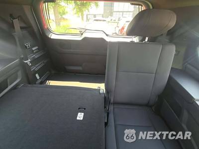 2026 Toyota Sequoia SR5 - zdjęcie 14 z 24 - miniatura