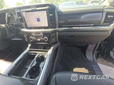 2025 Ford Super Duty F-250 Lariat Crew Cab Medium Bed - zdjęcie 19 z 24 - miniatura
