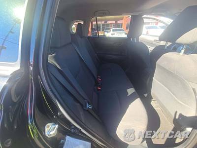 2023 Toyota Corolla Cross LE - zdjęcie 13 z 21 - miniatura
