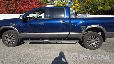 2017 Nissan TITAN XD Platinum Reserve Crew Cab Short Bed - zdjęcie 3 z 32 - miniatura