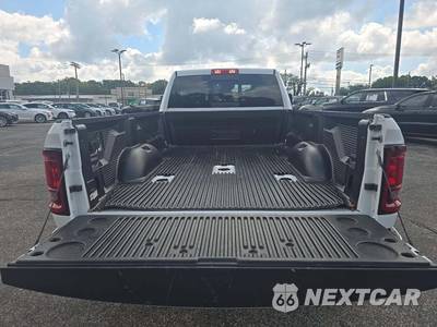 2026 Ram 3500 Tradesman Crew Cab Long Bed DRW - zdjęcie 14 z 24 - miniatura