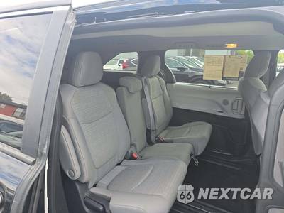 2025 Toyota Sienna LE 8-Passenger 120.5" WB - zdjęcie 17 z 24 - miniatura