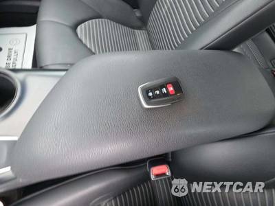 2018 Toyota Camry SE - zdjęcie 8 z 21 - miniatura