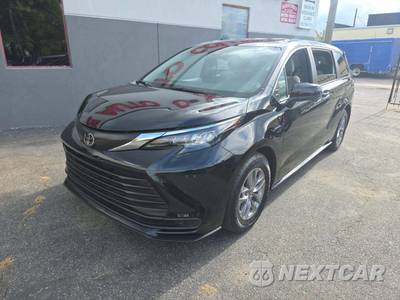 2026 Toyota Sienna LE 8-Passenger 120.5" WB