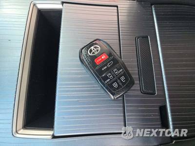 2026 Toyota Sienna LE 8-Passenger 120.5" WB - zdjęcie 8 z 23 - miniatura