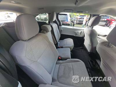 2026 Toyota Sienna LE 8-Passenger 120.5" WB - zdjęcie 17 z 23 - miniatura