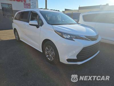 2026 Toyota Sienna LE 8-Passenger 120.5" WB - zdjęcie 4 z 22 - miniatura