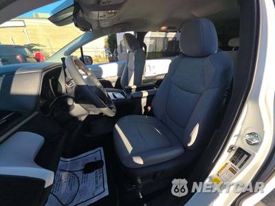 2026 Toyota Sienna LE 8-Passenger 120.5" WB - zdjęcie 6 z 22 - miniatura