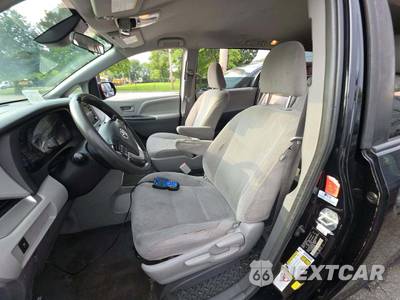 2019 Toyota Sienna L 7-Passenger 119.3" WB - zdjęcie 6 z 21 - miniatura
