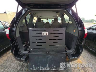 2019 Toyota Sienna L 7-Passenger 119.3" WB - zdjęcie 15 z 21 - miniatura