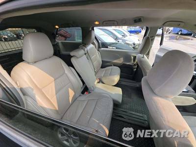 2019 Toyota Sienna L 7-Passenger 119.3" WB - zdjęcie 17 z 21 - miniatura
