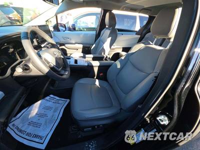 2026 Toyota Sienna XLE 8-Passenger 120.5" WB - zdjęcie 6 z 21 - miniatura