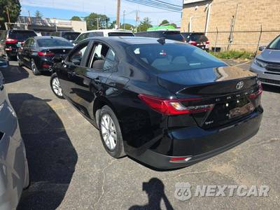 2025 Toyota Camry LE - zdjęcie 2 z 21 - miniatura