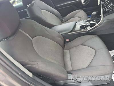 2021 Toyota Camry LE - zdjęcie 15 z 38 - miniatura