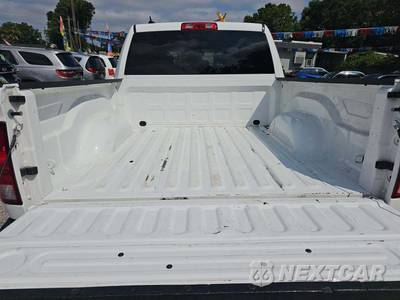 2023 Ram 1500 Classic SLT Crew Cab Short Bed - zdjęcie 11 z 24 - miniatura
