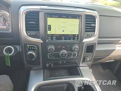2023 Ram 1500 Classic SLT Crew Cab Short Bed - zdjęcie 7 z 24 - miniatura