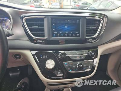 2020 Chrysler Pacifica Touring L 121.6" WB - zdjęcie 7 z 27 - miniatura