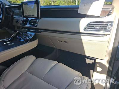 2019 Lincoln Navigator Reserve - zdjęcie 17 z 27 - miniatura