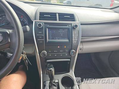 2015 Toyota Camry LE - zdjęcie 7 z 26 - miniatura
