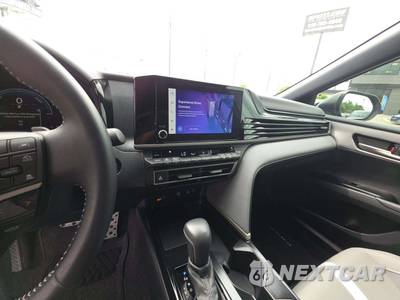 2025 Toyota Camry SE - zdjęcie 7 z 21 - miniatura