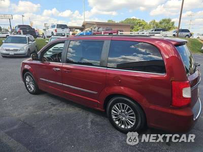 2013 Chrysler Town & Country Touring L 121.2" WB - zdjęcie 2 z 27 - miniatura