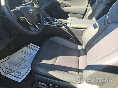 2026 Toyota Crown Signia Limited - zdjęcie 6 z 21 - miniatura