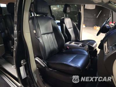 2015 Chrysler Town & Country Touring 121.2" WB - zdjęcie 16 z 21 - miniatura