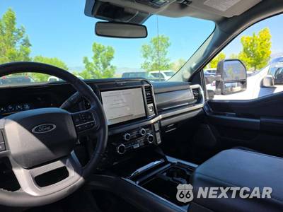 2025 Ford Super Duty F-250 Lariat Crew Cab Medium Bed - zdjęcie 10 z 20 - miniatura