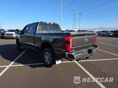 2024 Ford Super Duty F-350 Lariat Crew Cab Medium Bed - zdjęcie 2 z 20 - miniatura