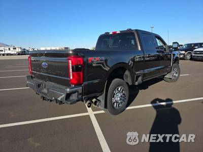 2024 Ford Super Duty F-350 Lariat Crew Cab Medium Bed - zdjęcie 3 z 20 - miniatura
