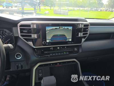 2022 Toyota Tundra SR5 Crew Cab Short Bed - zdjęcie 7 z 18 - miniatura