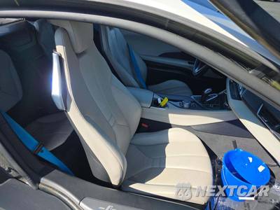 2015 BMW i8 PURE IMPULSE WORLD - zdjęcie 18 z 22 - miniatura