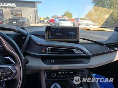 2015 BMW i8 PURE IMPULSE WORLD - zdjęcie 10 z 22 - miniatura