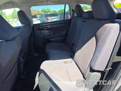 2024 Toyota Highlander LE - zdjęcie 10 z 18 - miniatura