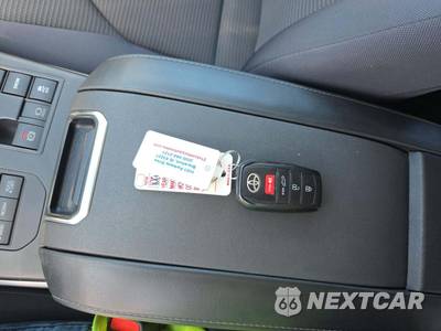 2024 Toyota Highlander LE - zdjęcie 5 z 18 - miniatura