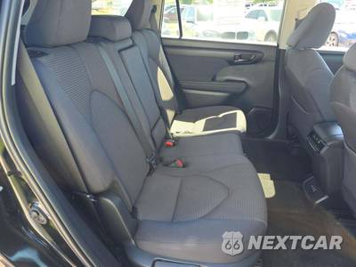 2024 Toyota Highlander LE - zdjęcie 14 z 18 - miniatura