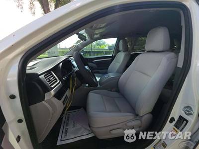 2016 Toyota Highlander LE - zdjęcie 6 z 25 - miniatura
